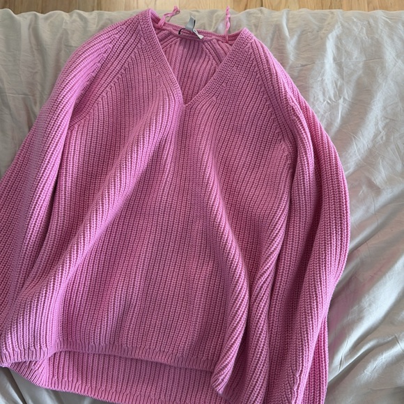 COS Pink V-Neck Sweater with Chunky Knit and Relaxed Fit - Picture 4 of 7